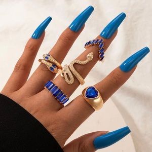 Set of gold rings